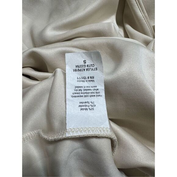 GILLI short sleeve wrap top size small NWT - Picture 5 of 5